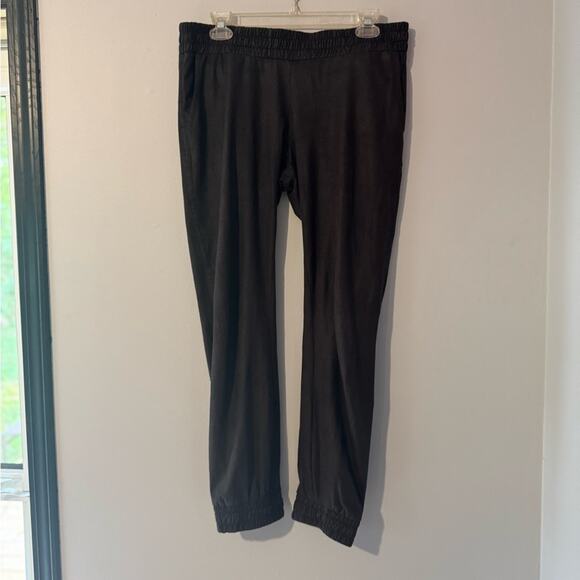 Monrow Black Faux Leather Textured Joggers size Medium - Picture 3 of 7